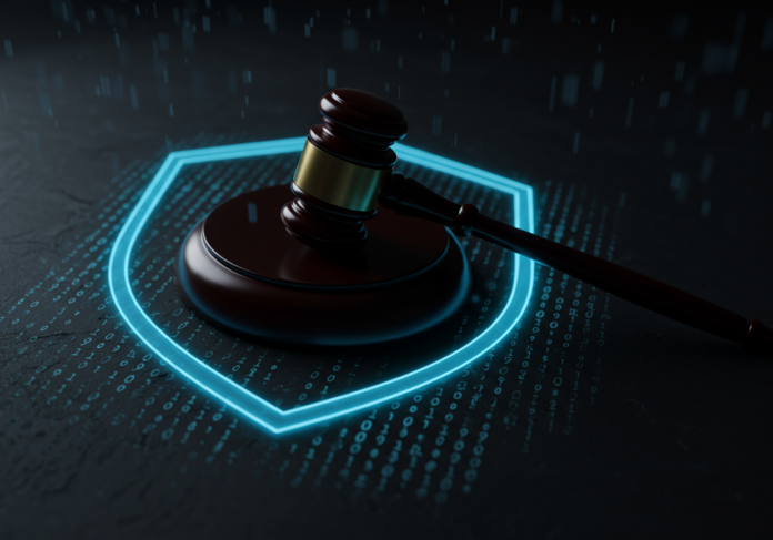 Close-up do martelo de um juiz repousando sobre um escudo digital estilizado, com um código binário abstrato e tênue ao fundo, simbolizando nova legislação contra conteúdo online prejudicial. O objeto está centralizado, iluminação dramática.